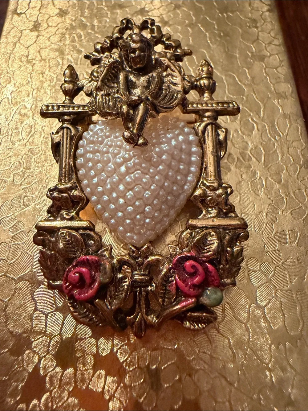 Source Unknown Gold Cherub Heart Wall Accent with Pearlized Heart and Pink Roses